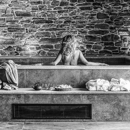 לינה וארוחת בוקר Hemanaire 4*